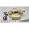 Image 3 : Beige dial telephone