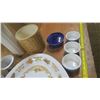 Image 5 : plastic tray, ramekins, individual casserole dishes, vases, etc.