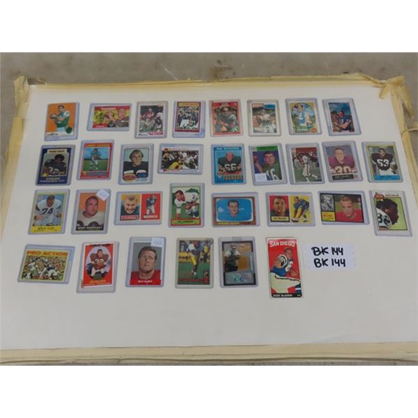31 Vintage Football Cards - Many Stars ; Joe Namath, Bart 