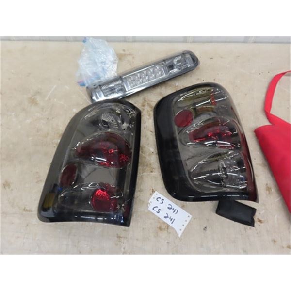 2009 GMC Series New Tail Light Set