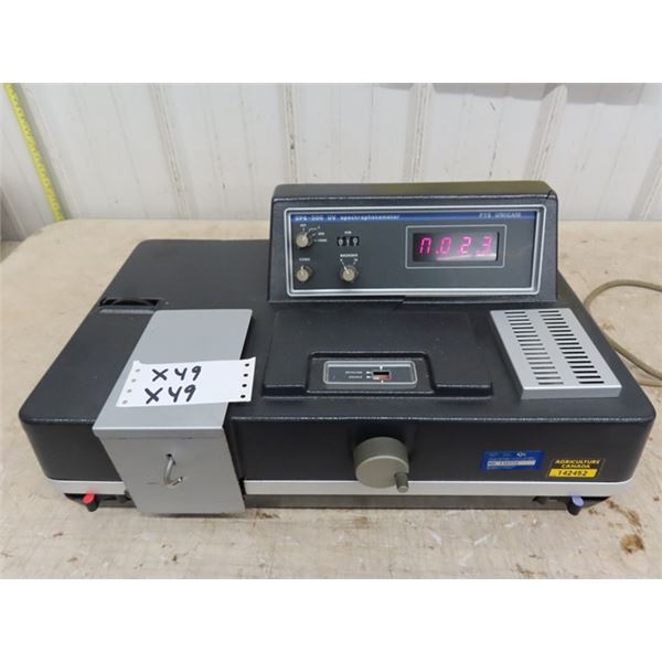 PYE Unicam SP6-500 UV Spectrophotometer - Powers Up