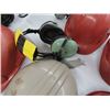 Image 3 : 7 Plastic Hard Hats, 2 Screens, 4 Ear Protection -