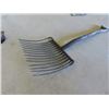 Image 4 : Antique 14 Tine Hay Rake - Would Be Amazing Hot 
