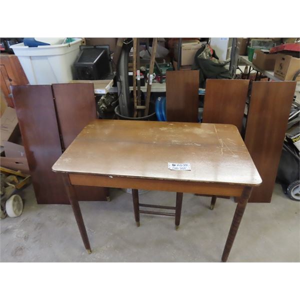 Dining Room Table 24  x 30  x 40   with (5) 