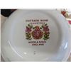 Image 4 : Wood + Son's ' Cottage Rose' ; 16 Bowls, 2 Saucer, 