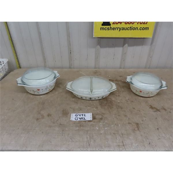 2 Pyrex Ovel Covered Casserole + Pyrex Oval 2 