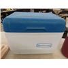 Image 2 : Rubbermaid Small Cooler, 3 Thermos, Therma Cell Mosquito