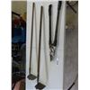Image 1 : 2 Garden Hoes + Tree Pruner