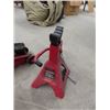 Image 3 : Portable Floor Jack, 2 Jack Stands, Small Gas Can