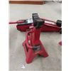 Image 4 : Portable Floor Jack, 2 Jack Stands, Small Gas Can