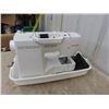 Image 4 : Singer Stylist Portable Sewing Machine