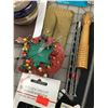 Image 2 : LOT OF SEWING CRAFT SUPPLIES JEWELRY MAKING THREAD PIN CUSHION TOOLS ETC