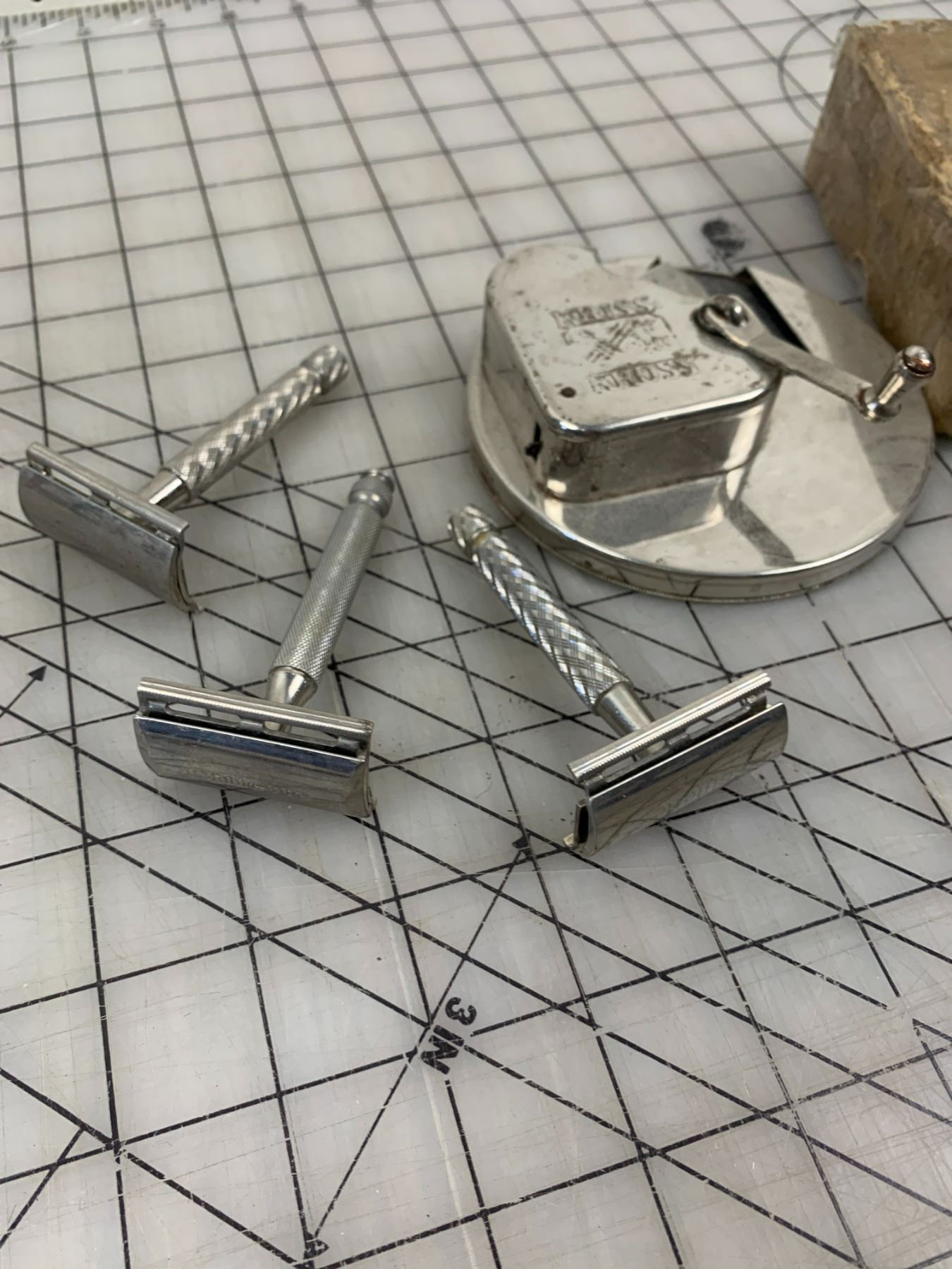 VINTAGE KRISS KROSS RAZOR BLADE SHARPENER AND SAFETY SHAVING RAZORS ...