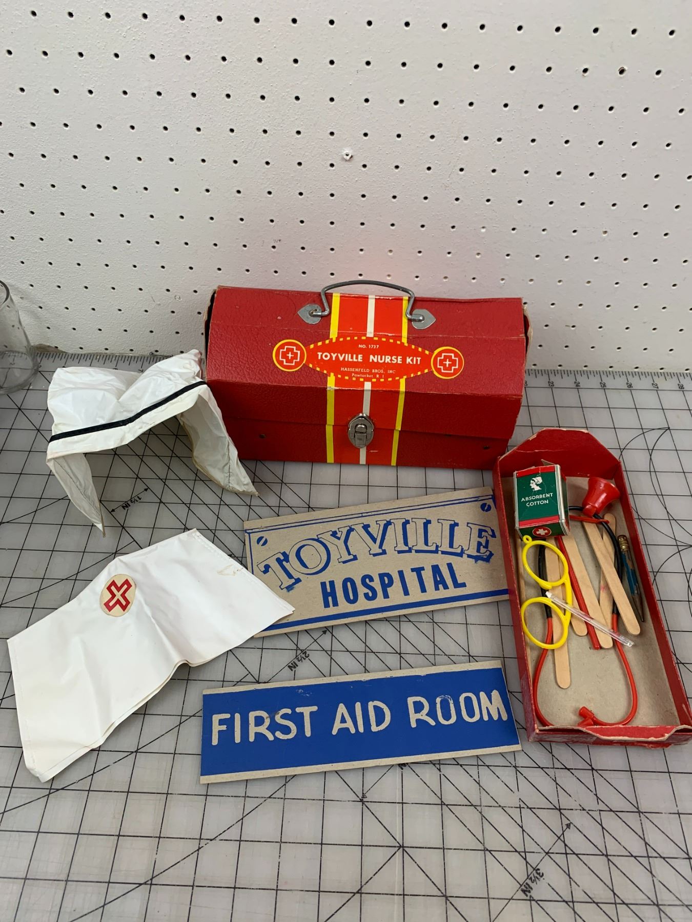 First Kit Toy 1949 VINTAGE TOYVILLE NURSE KIT TOY FIRST AID TOY SET - Schmalz Auctions