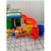 Image 2 : VINTAGE FISHER PRICE SESAME STREET CLUBHOUSE TOY SET