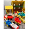 Image 3 : VINTAGE FISHER PRICE PLAY FAMILY HOME ETC