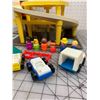 Image 2 : VINTAGE FISHER PRICE LITTLE PEOPLE TOY GARAGE ETC