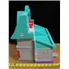 Image 2 : Fisher Price playhouse - great condition