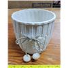 Image 8 : 3 Plant Pots / 1 Metal Container