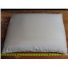 Image 2 : Lrg. Comforter & Sleep Innovations Pillow - Clean