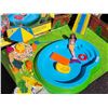 Image 2 : Vintage Pool & Cabana set plus 2 Mattel dolls.