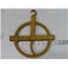 Image 2 : Metal Well Pulley