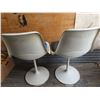 Image 4 : 2 white swivel chairs