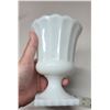 Image 5 : Vintage Milk Glass Pedestal Compote - Fluted 1950's Pristine