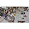 Image 4 : Large Lot of Broken Jewellery and Pieces