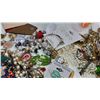 Image 6 : Large Lot of Broken Jewellery and Pieces