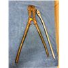 Image 1 : Wire cutter, and swing handle