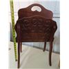 Image 5 : 2 wooden newspaper & Magazine racks & 1 wooden flower pot stand