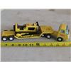 Image 2 : Vintage Metal Tonka Semi & Trailer with Bulldozer