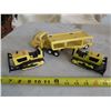 Image 2 : Vintage Metal Tonka Semi with Car Trailer + 2 metal Tonka Bulldozers