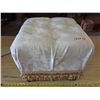 Image 1 : Elegant cushioned foot stool/seat - 18"x18"x16"
