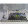 Image 2 : Jeff Gordon #24 – Monte Carlo 400/Looney Tunes – Revell Collection – 1:24-Scale Stock Car with Displ