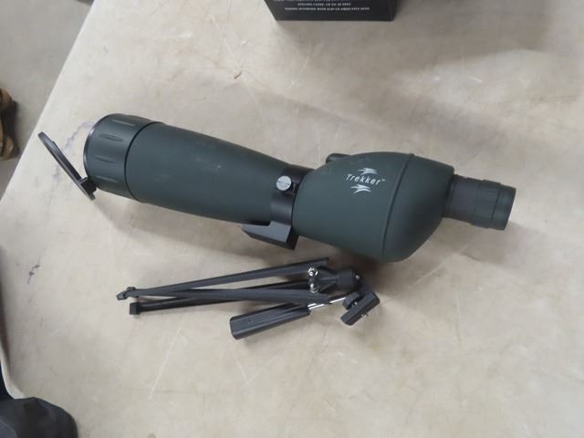 Trekker 25-75x75 Spotting Scope with Soft Case, Box + Tripod