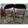 Image 4 : 2 Vintage collapsable chairs & Black leather seat bench