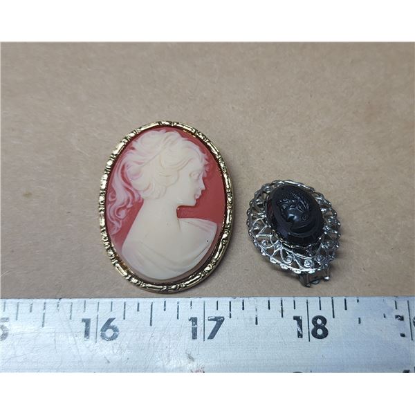 Cameo - Portrait oval brooch and 1 earring - costume jewelry