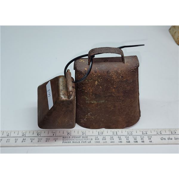 Square Rusted Cowbell Cow bells large and small - Schmalz Auctions