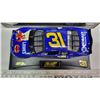 Image 2 : WB Looney Tunes Nascar Lowe's Mike Skinner MC400