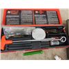 Image 2 : Gun Cleaning Kit, Lubricants, Ammo Box, 8 Gun Locks