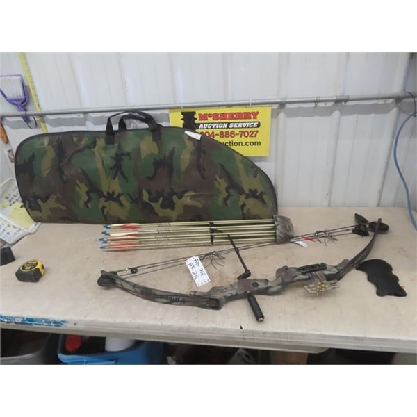 White Tail Bear Compound Bow with Arrows