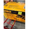 Image 1 : Lote #3064 -4.5 Gal. Compresor Eléctrico Dewalt