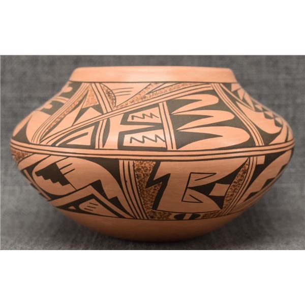 HOPI INDIAN POTTERY JAR