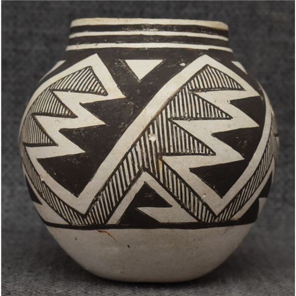 ACOMA INDIAN POTTERY JAR