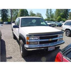  1997 CHEVROLET C2500 PICKUP-V8 - 67,399 Act