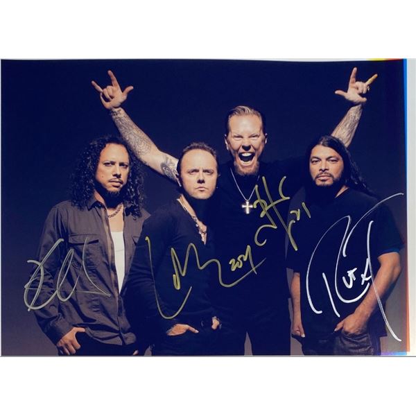 METALLICA BAND SIGNED 8X10 (RA COA0