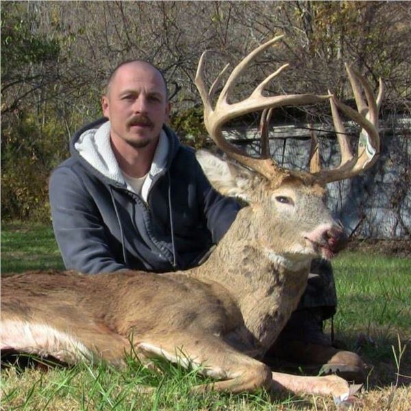 Illinois: 5 Day Northeastern Whitetail Archery Rut Hunt for One Hunter, 1 buck and 1 doe