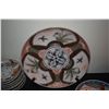 Image 2 : MIXED LOT: JAPANESE ANTIQUE & VINTAGE IMARI PORCELAIN TABLEWARE (26 PCS) (DOES NOT INCLUDE STAND)